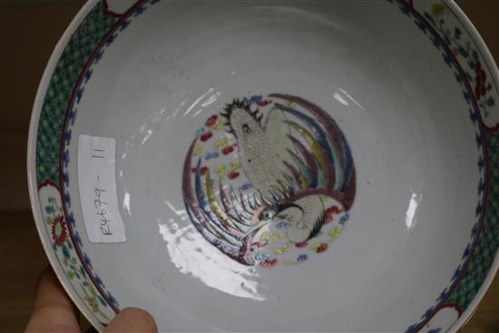 A Chinese Chien Lung famille verte bowl, diameter 20.5cm